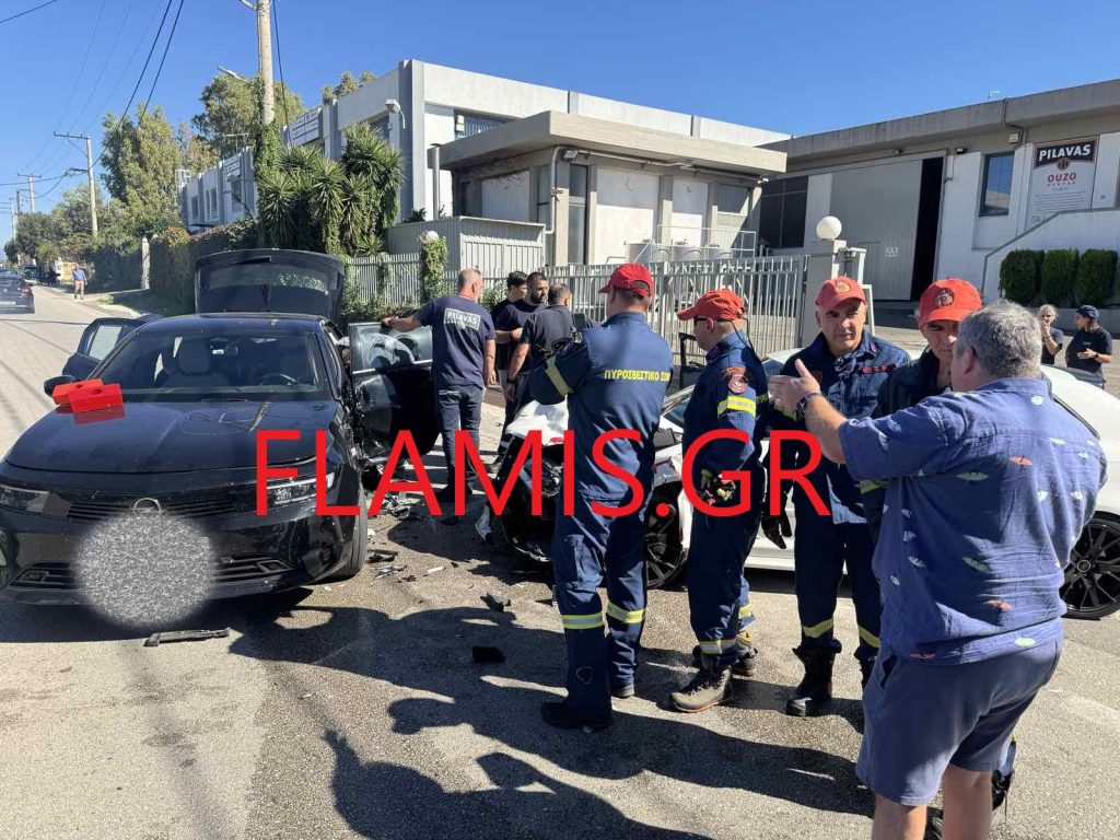 Πάτρα: "Σμπαράλια" δύο οχήματα κοντά στον Αγιο Βασίλειο! Απεγκλώβισε οδηγό η Πυροσβεστική - φωτο